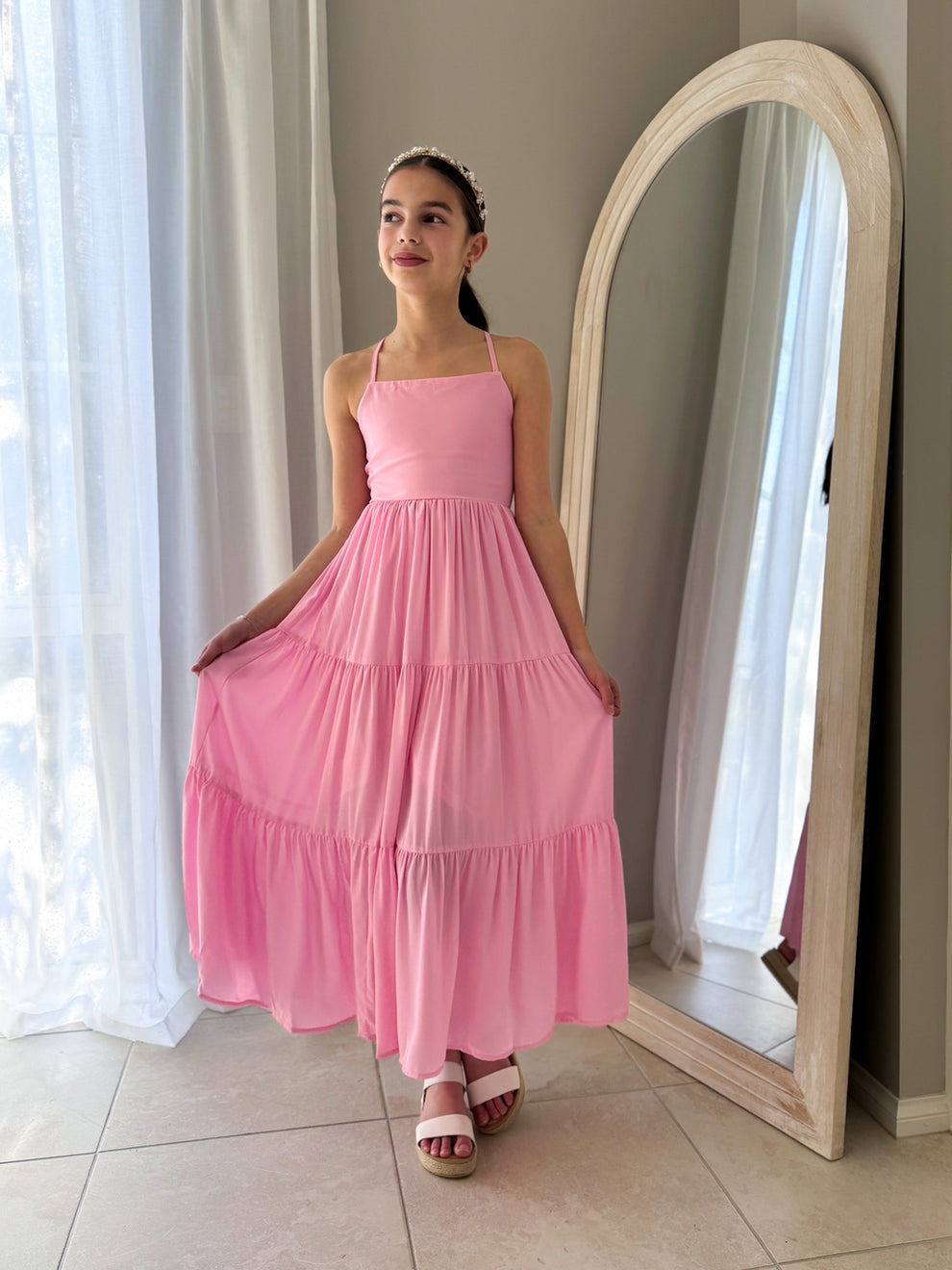 Light pink maxi dress with square neckline and relaxed party style