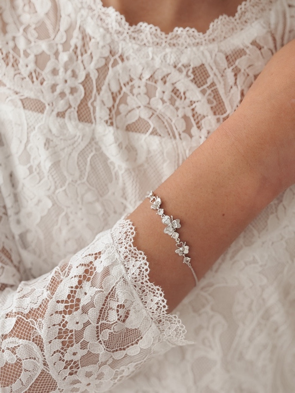 Blossom girls silver bracelet with floral and heart details