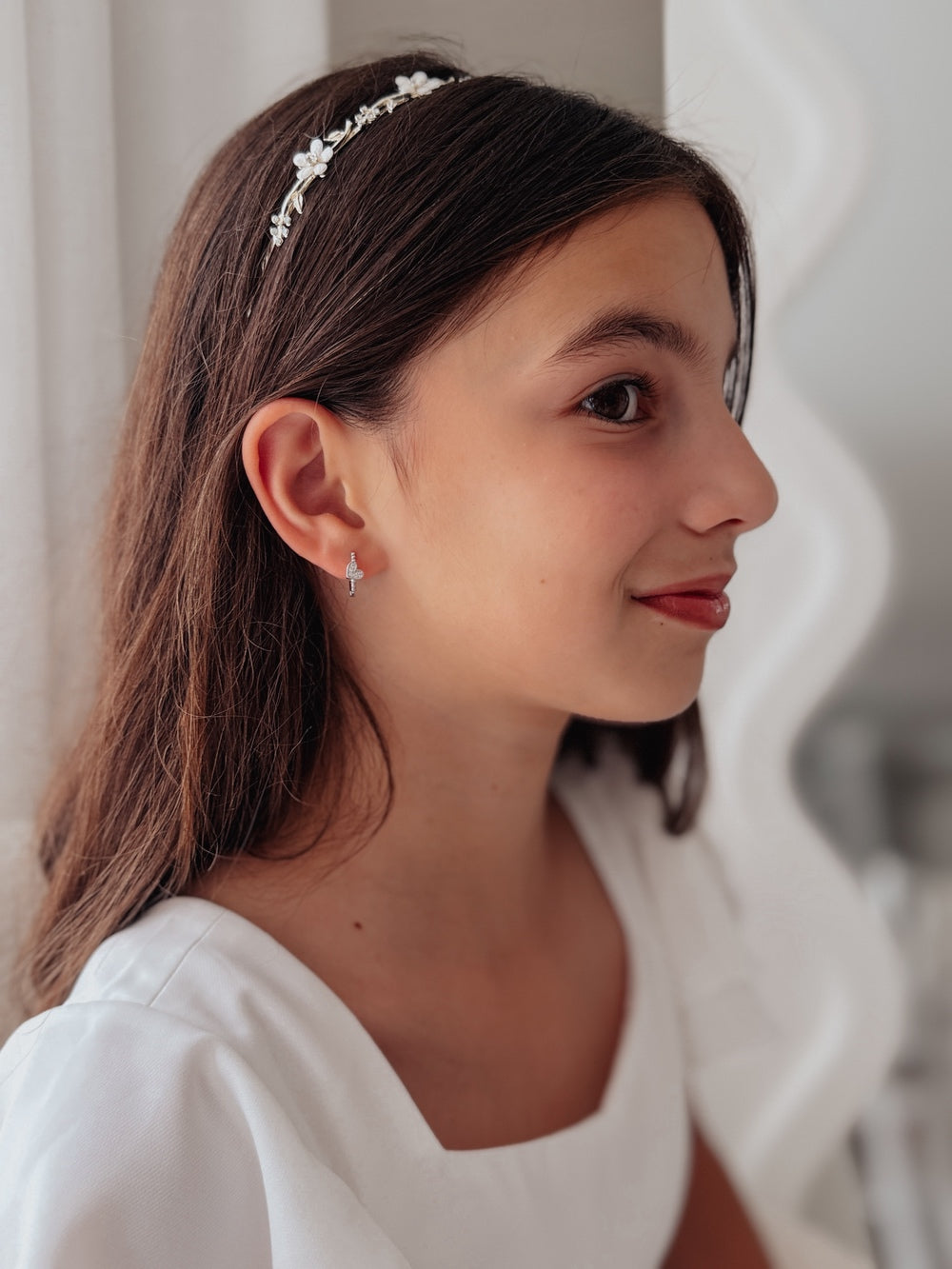 Hypoallergenic girls silver earrings with diamante hearts