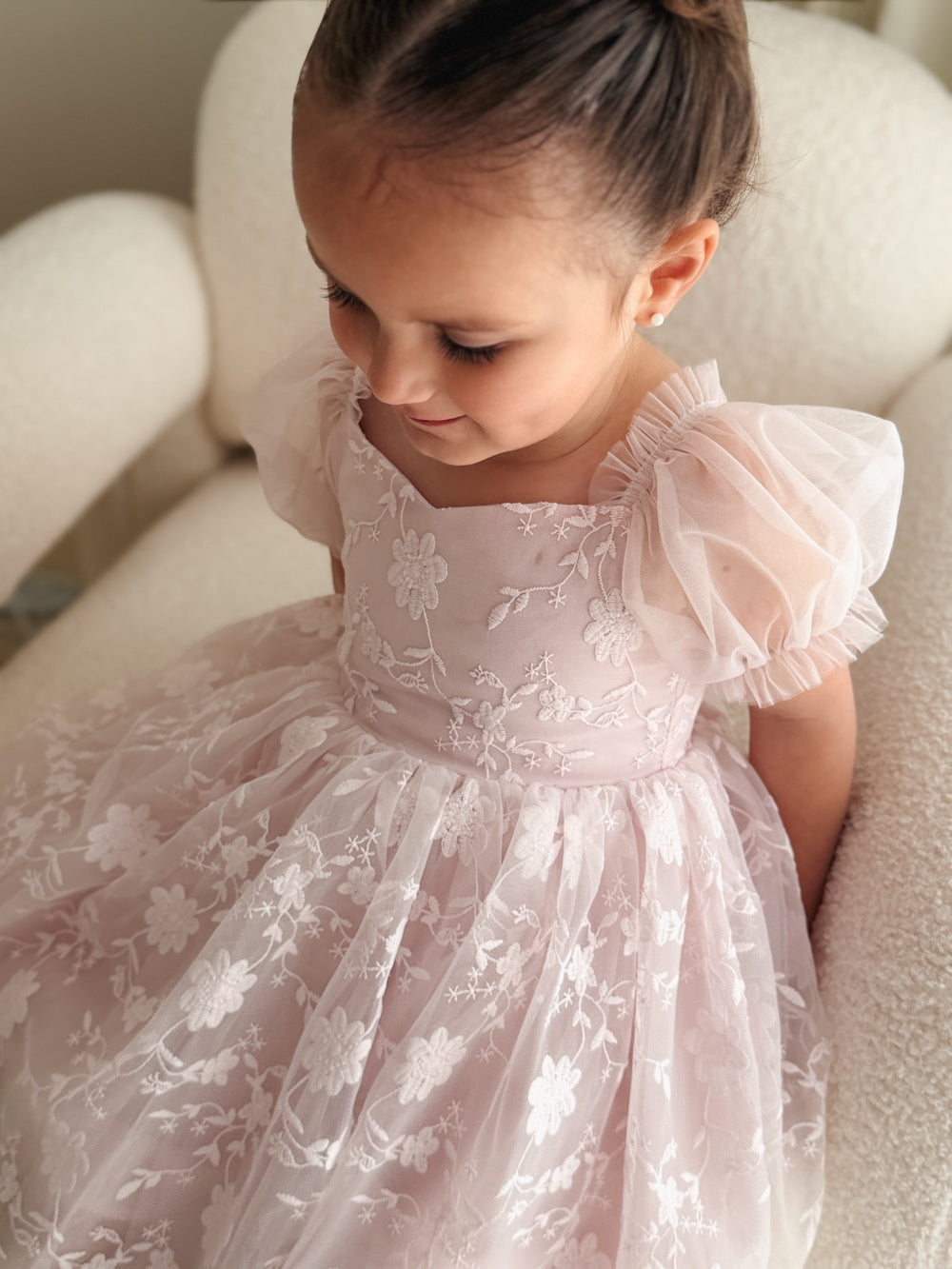 Light pink flower girl outfit with bows
Girls soft pink tulle dress for birthdays