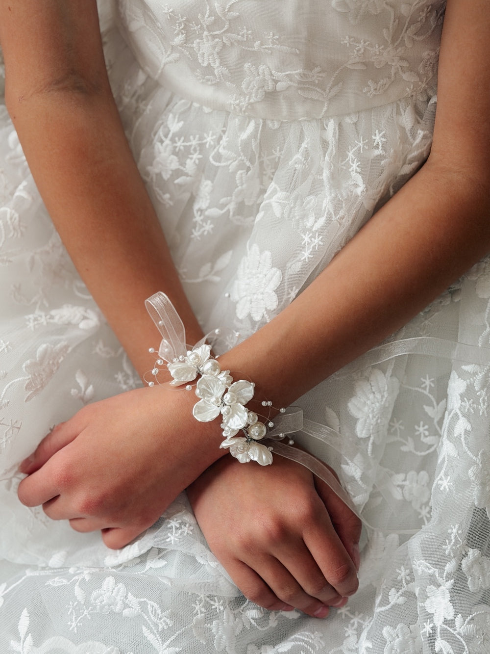 White floral pearl bun accessory for girls