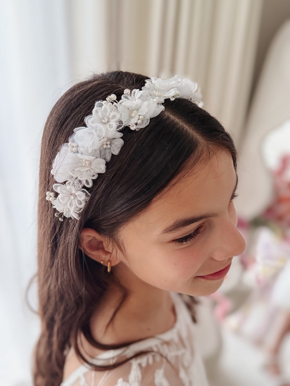 Delicate white floral headpiece for girls occasionwear