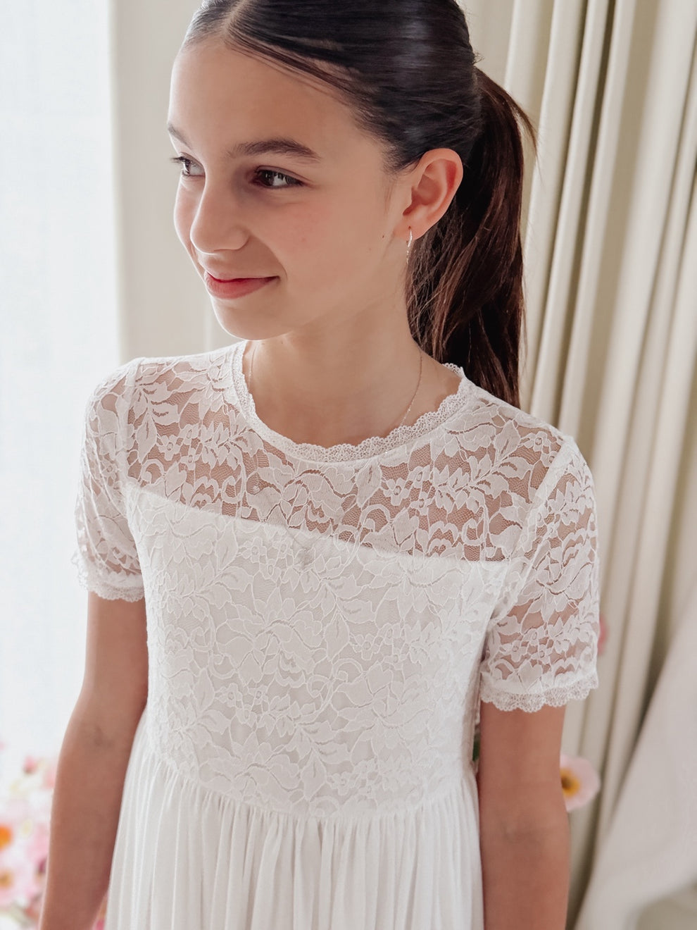 Elegant white lace dress for weddings and Communion