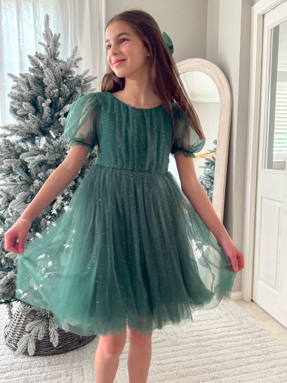 Christmas dress for girls in green with soft puff sleeves and sparkle fabric