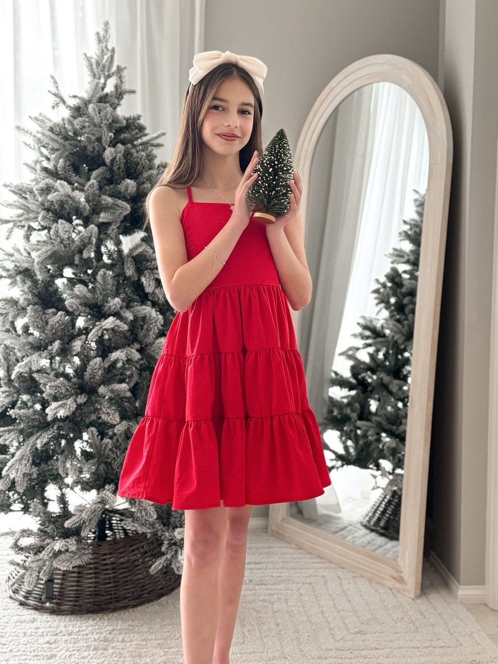Elegant red Christmas dress for girls with soft fabric and volume