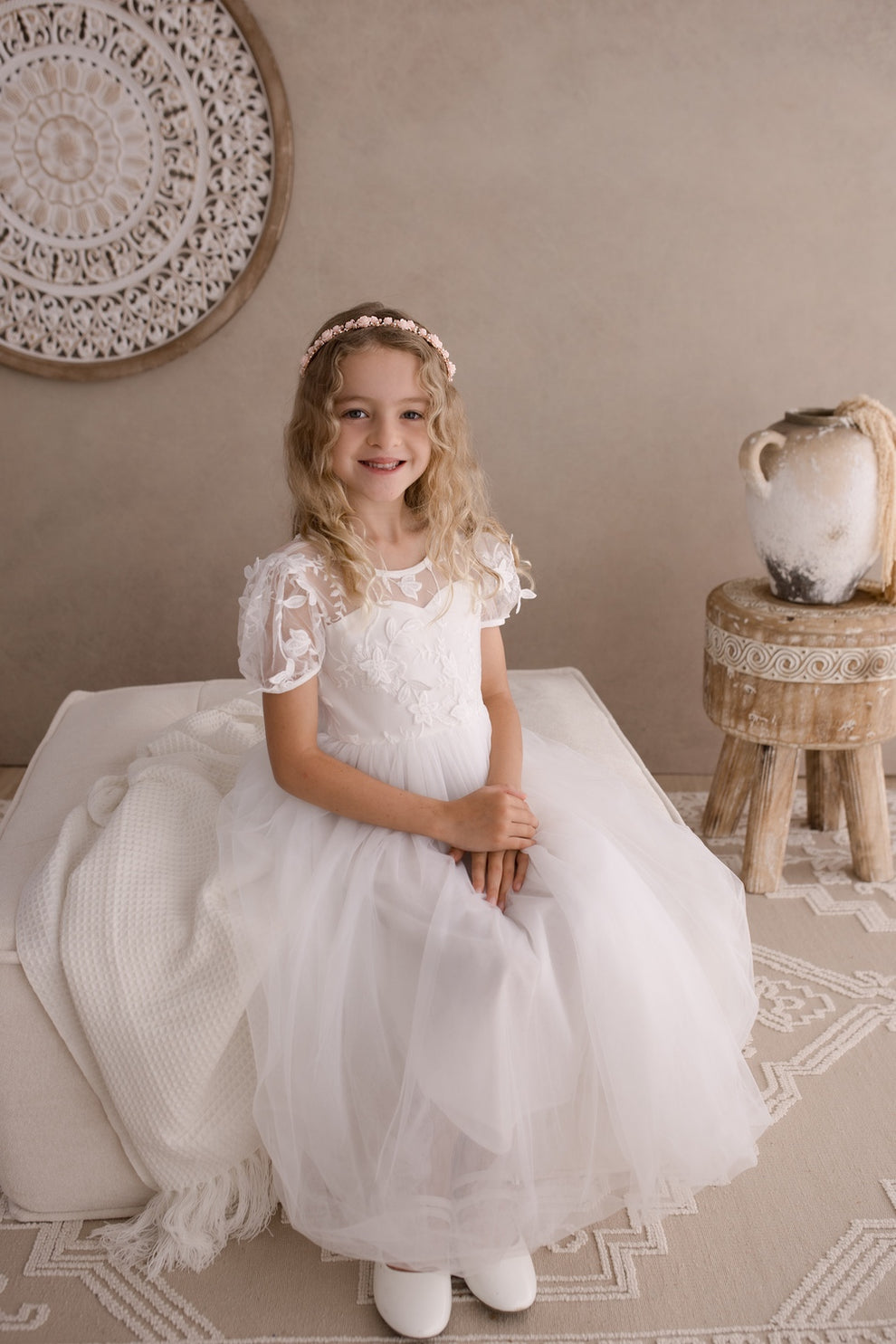 Elegant white girls dress for formal photoshoots with tulle skirt