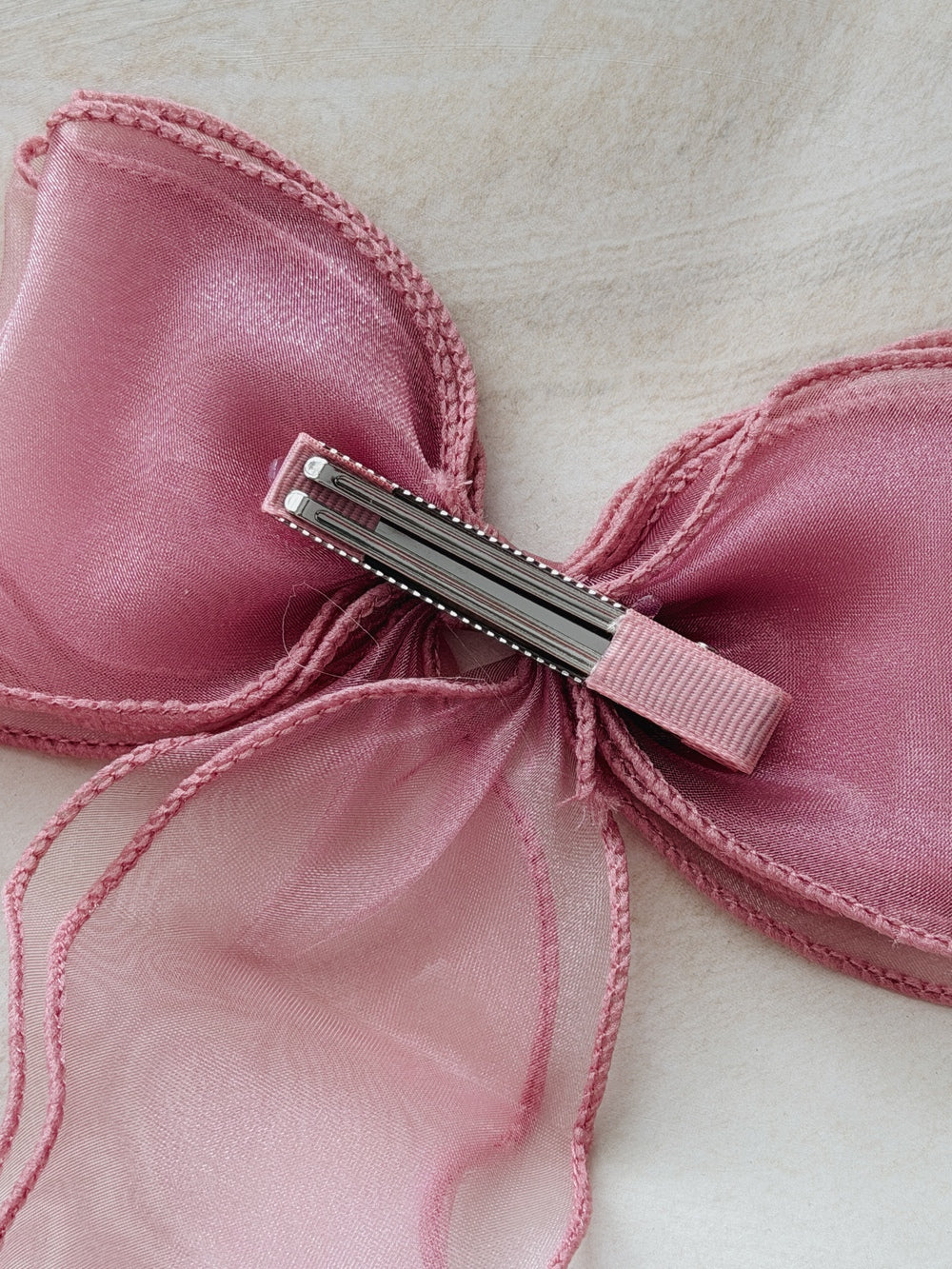 girls mauve hair bow clip for flower girl hairstyles